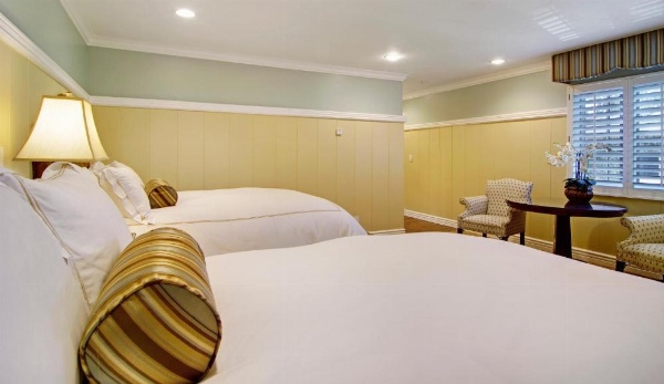 Wayside Inn image 10