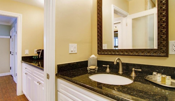 Wayside Inn image 11