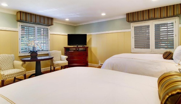 Wayside Inn image 12