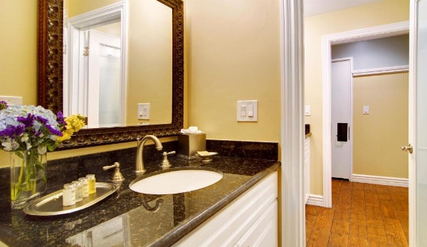 Wayside Inn image 13