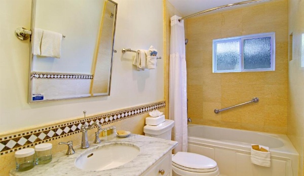 Wayside Inn image 18