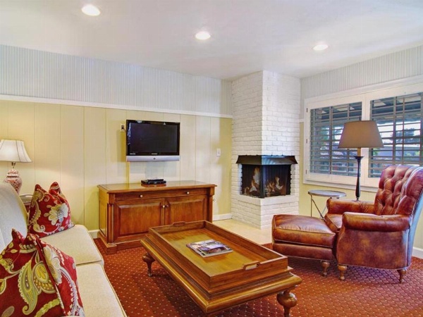 Wayside Inn image 19