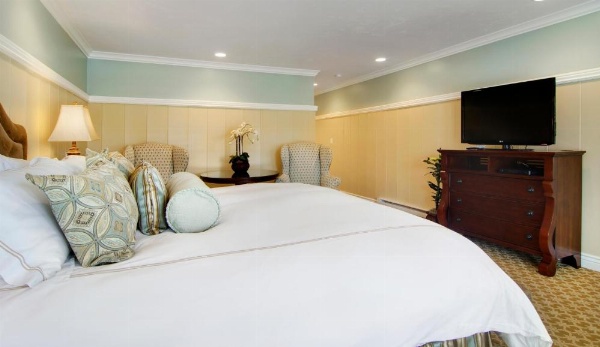 Wayside Inn image 40