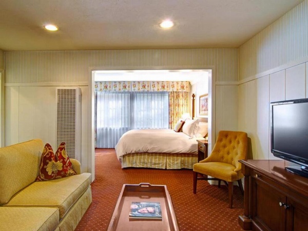 Wayside Inn image 49
