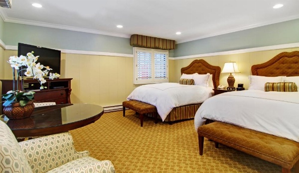 Wayside Inn image 6
