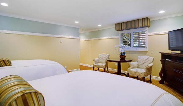 Wayside Inn image 8
